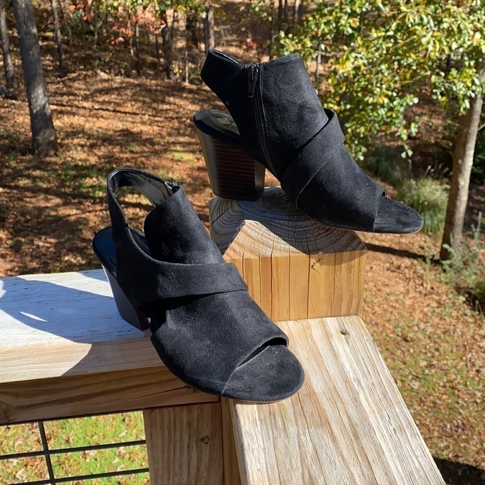 Studio Isola Black Suede Slingback Chunky Heel Pumps size 8 Career Office Classy